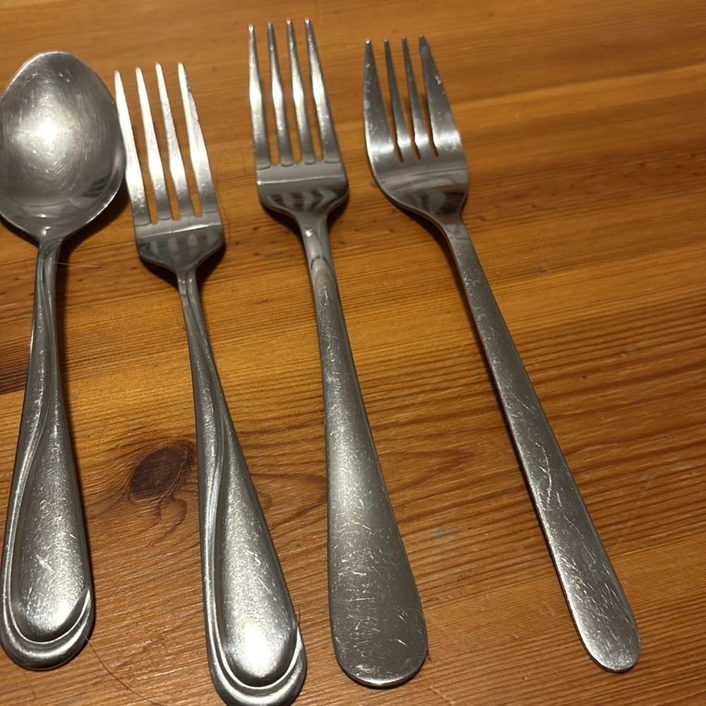 Mismatched silverware bundle - Picture 4 of 4